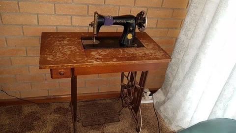 Vintage Sewing Machine - Singer