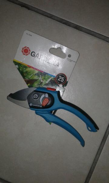 GARDENA SHEAR CUTTER TRIMMER NEW BLUE AND ORANGE