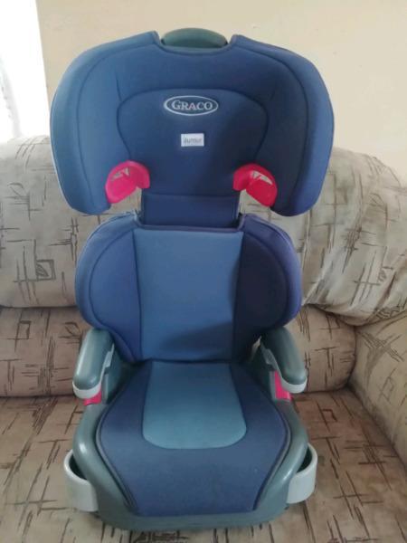 Graco booster seat with adjustable headrest and cupholders 15-36kg