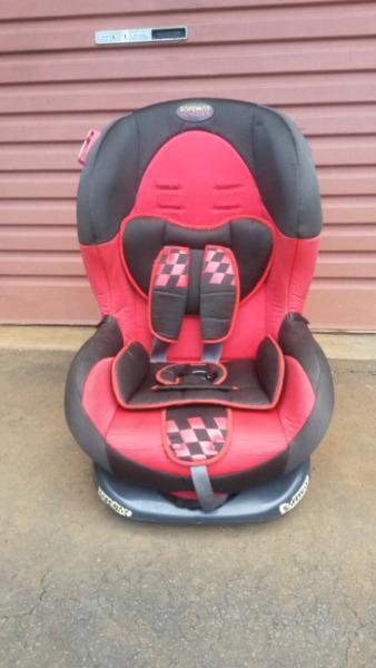 Red Safeway Voyager car seat for sale. Suitable for 9 - 25kg. Like new!