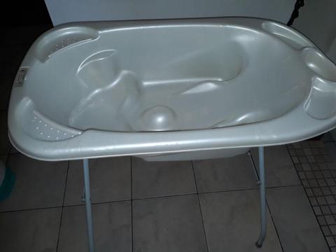 Baby bath Large with built in cango seat and stand