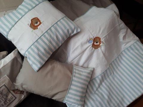 SELLING BABY COT DUVET & PILLOWS