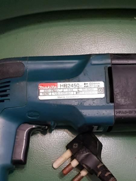 MAKITA ROTARY DRILL HR2450 USED R1500