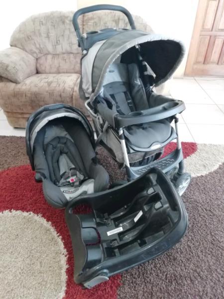 Graco travel system with base