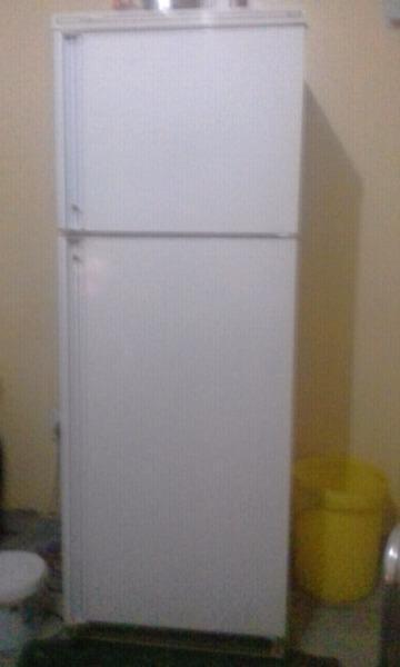 Gibson fridge freezer for sell