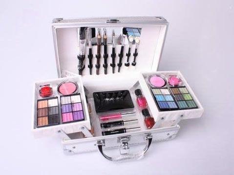 Gift Ideas! Colour Make up Kit with Stunning Carry Case