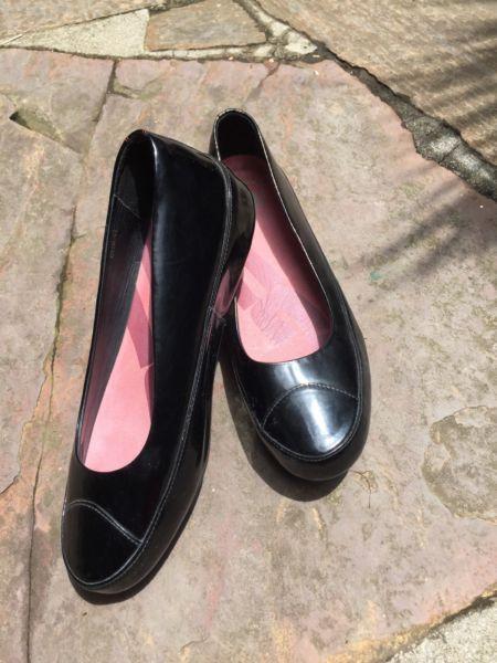 Fit Flop Black Patent Leather Shoes UK71/2