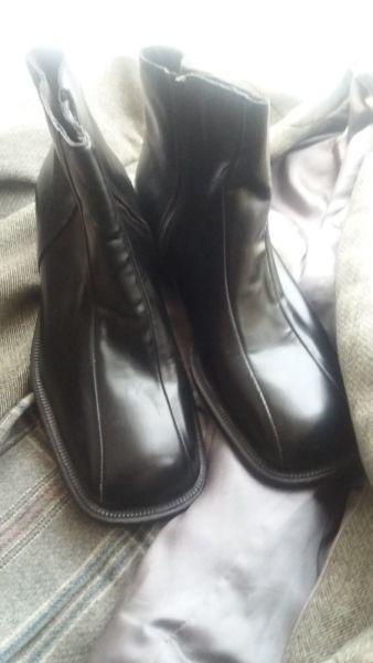 HUDSON Mens Boots / Shoes . Incredible find. BRAND NEW. Ankle Boot. All Leather. Vintage 1970