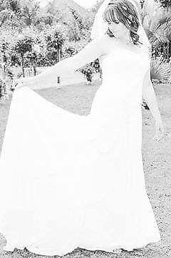 Second hand white wedding dress