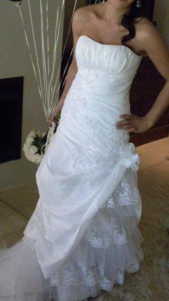 Cosmobella-style wedding dress