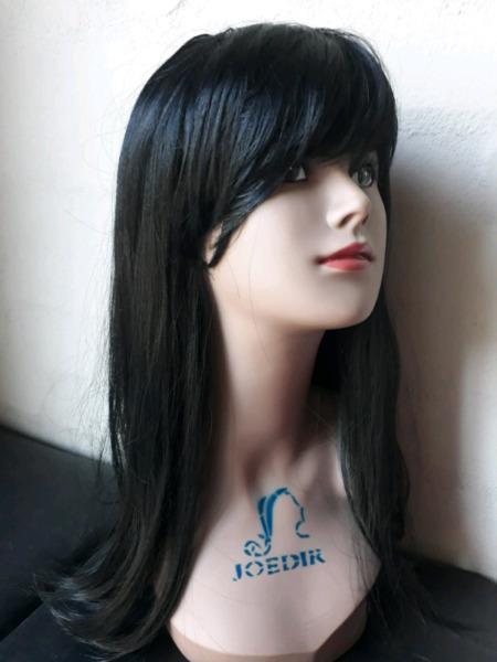 Long black wig with fringe R400
