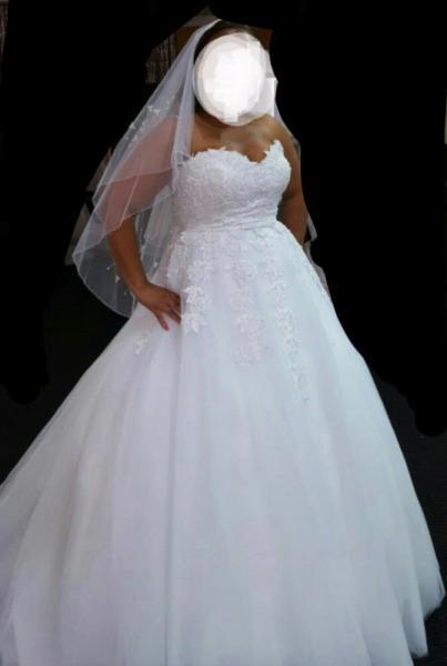 Wedding gown with accessories