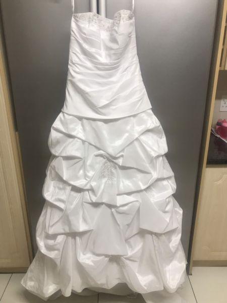 Beautiful wedding dress for sale