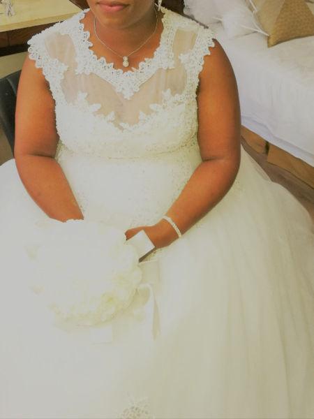 wedding dress for sale size 38/40 R6000 Negotiable