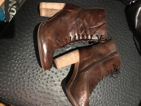 Genuine leather Bronx boot