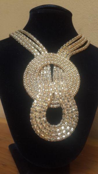 Stunning chain costume necklace