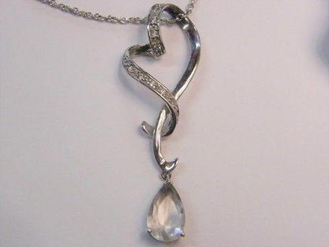 Sterling silver pendant with necklace - Weighs: 7.1g