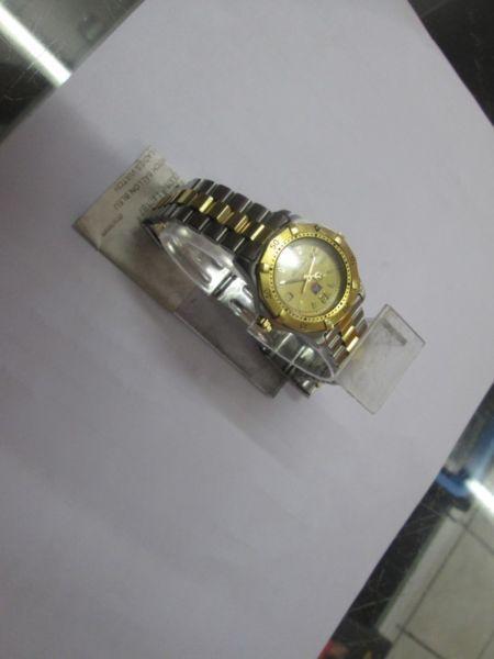 TAG HEUER PROFESSIONAL 200M LADIES GOLD WATCH IN GOOD CONDITION
