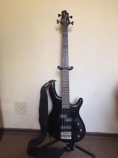 BASS GUITAR in excellent condition