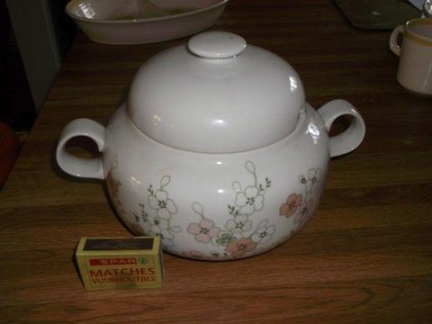 Arzberg Germany 67 Blutenzauber tureen - Rare