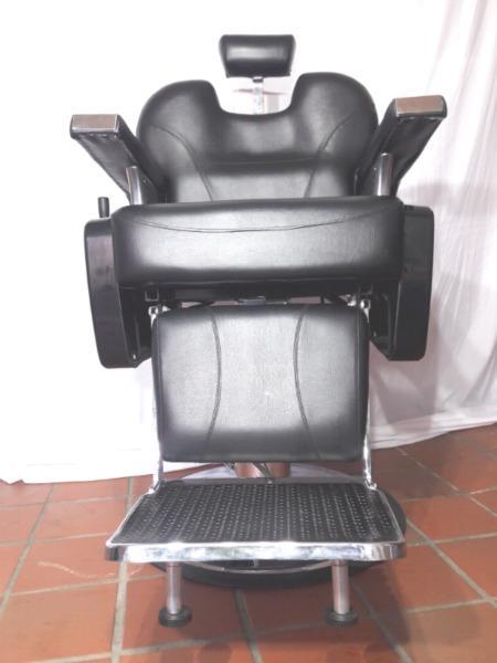 PROFESSIONAL BARBER CHAIRS