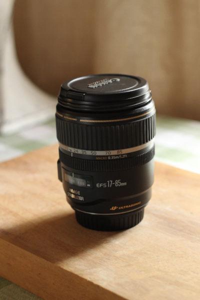 Canon 17-85mm f4-5.6 IS USM Lens with both lens caps