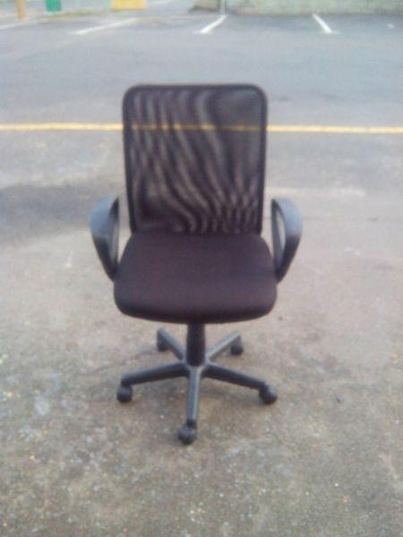 Black medium back office chair