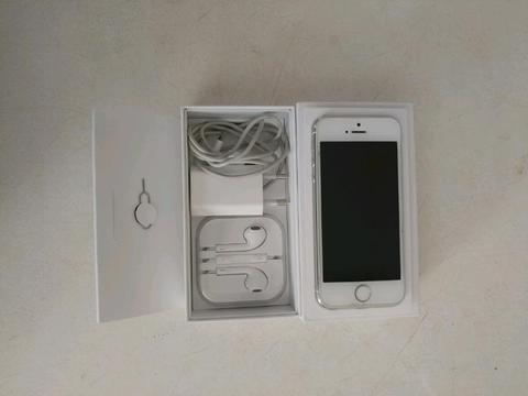 Iphone 5S silver 16GB with box and accessories