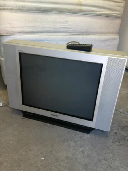 74cm tv R1200