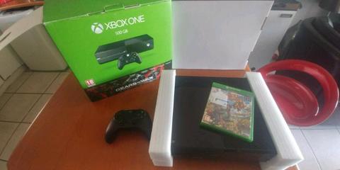 Xbox one 500gig with box R3100