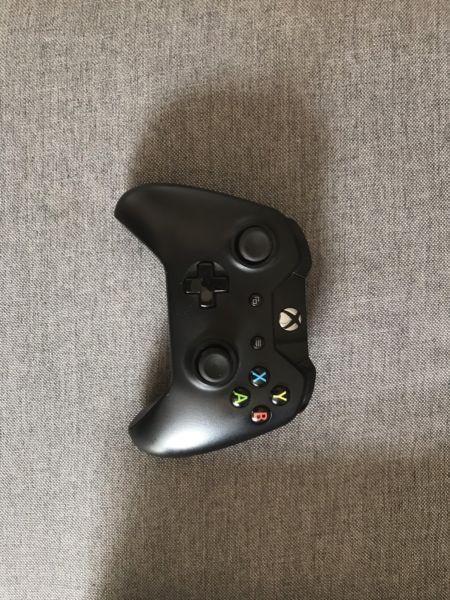 Xbox One 1tb with one controller and 3 games