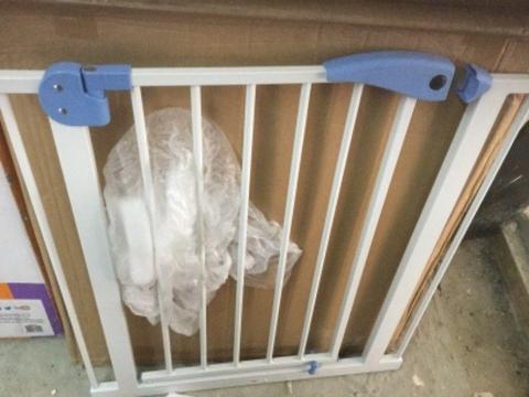 BABY SAFETY GATE FOR SALE