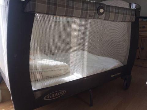 Graco baby camper cot and chellino car seat
