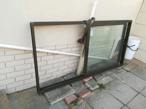 Aluminum sliding window