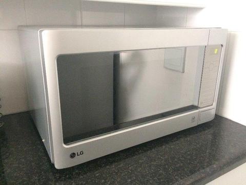 Microwave Oven with Grill LG 40L - selling due to relocation