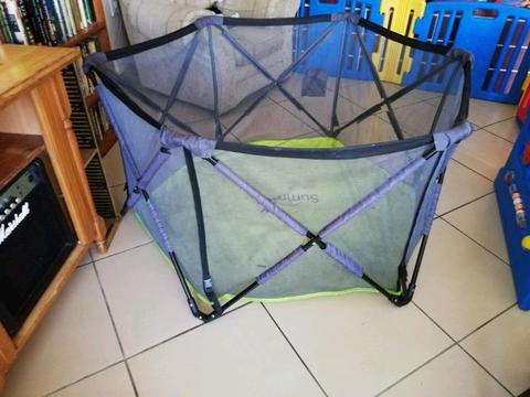 Collapsable playpen Sumner brand