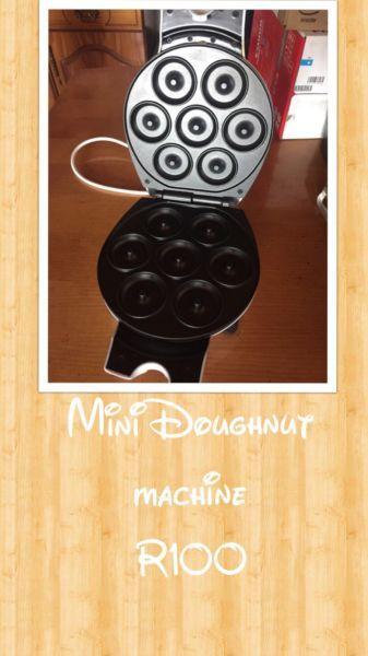 Mini doughnut machine