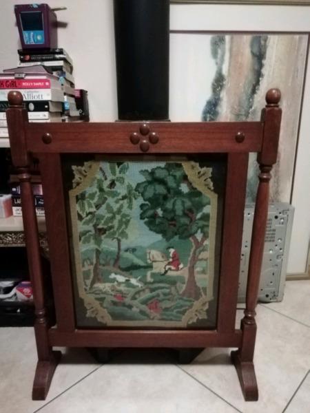 Teak fire screen R300