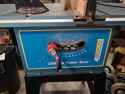 Benchtop table saw (reduced to sell fast)