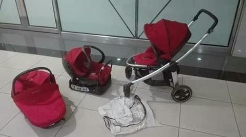 R3590 Bebe confort Elea pram and car seat, carry cot and base. Whatsapp 0729966839