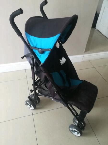 Stunning Bambino Vivo reclining stroller in Excellent condition for sale