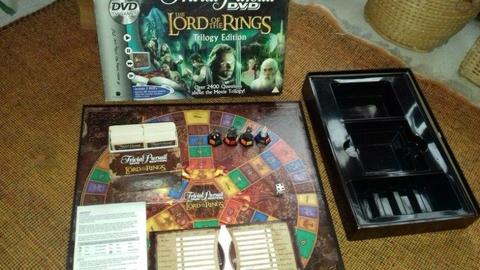 Lord of the rings edition Trivial Pursuit with 2DVDs