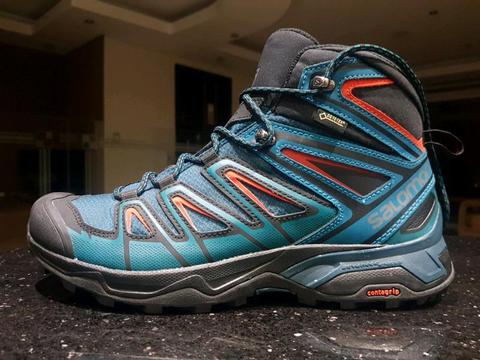 Salomon gore-tex hiking boot brand new