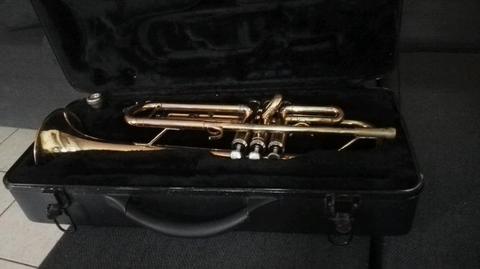 Trumpet made in America excellent condition R2000