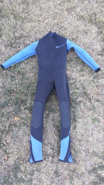 Scuba diving wetsuit reef barrier