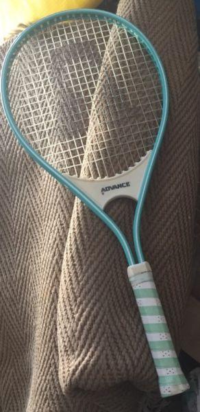 Tennis racquet (Advance, in good condition)
