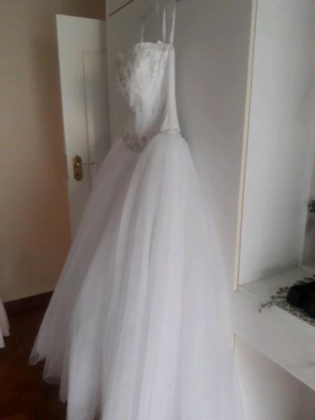 Beautiful Wedding Dress! BRAND NEW! NEVER BEEN WORN!