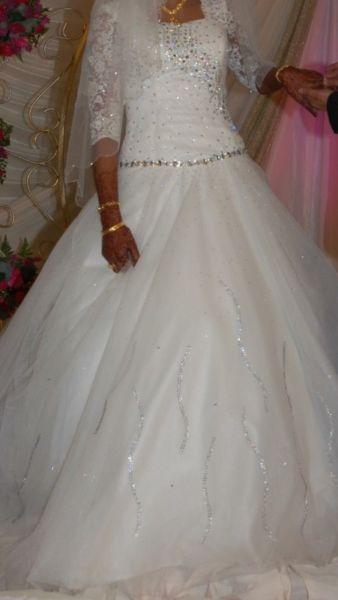 Ivory wedding gown