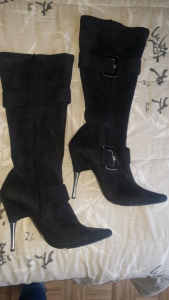 suede black heeled boots