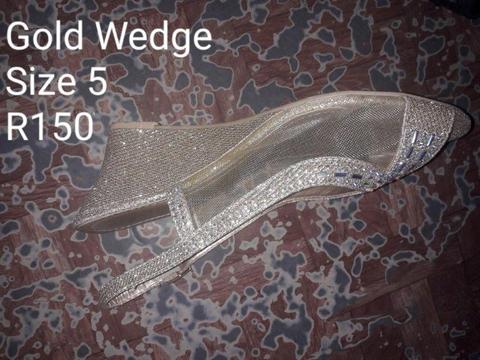 Gold wedge